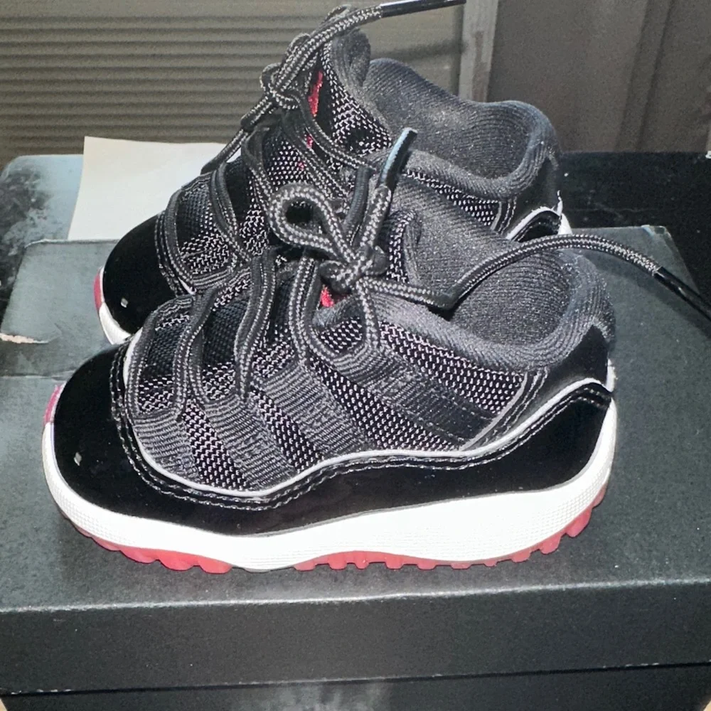Jordan Toddler Black and Red Retro 11 Low Sneakers